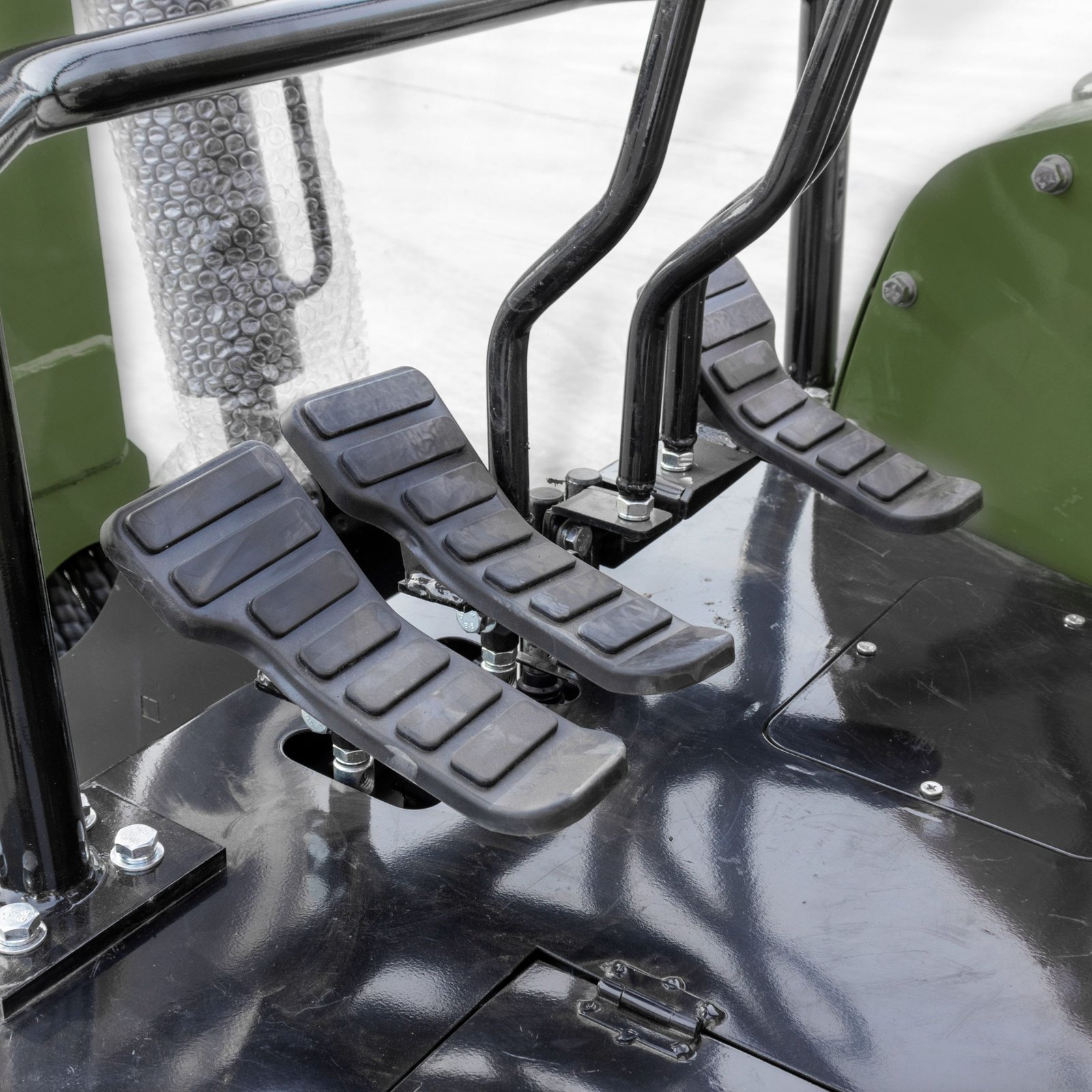 2025 4000 lb Typhon Terror XVIII Mini Excavator Rubber Track with Kubota Diesel Engine USA